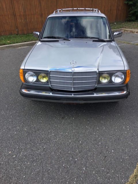 1985 Mercedes-Benz 300-Series station wagon