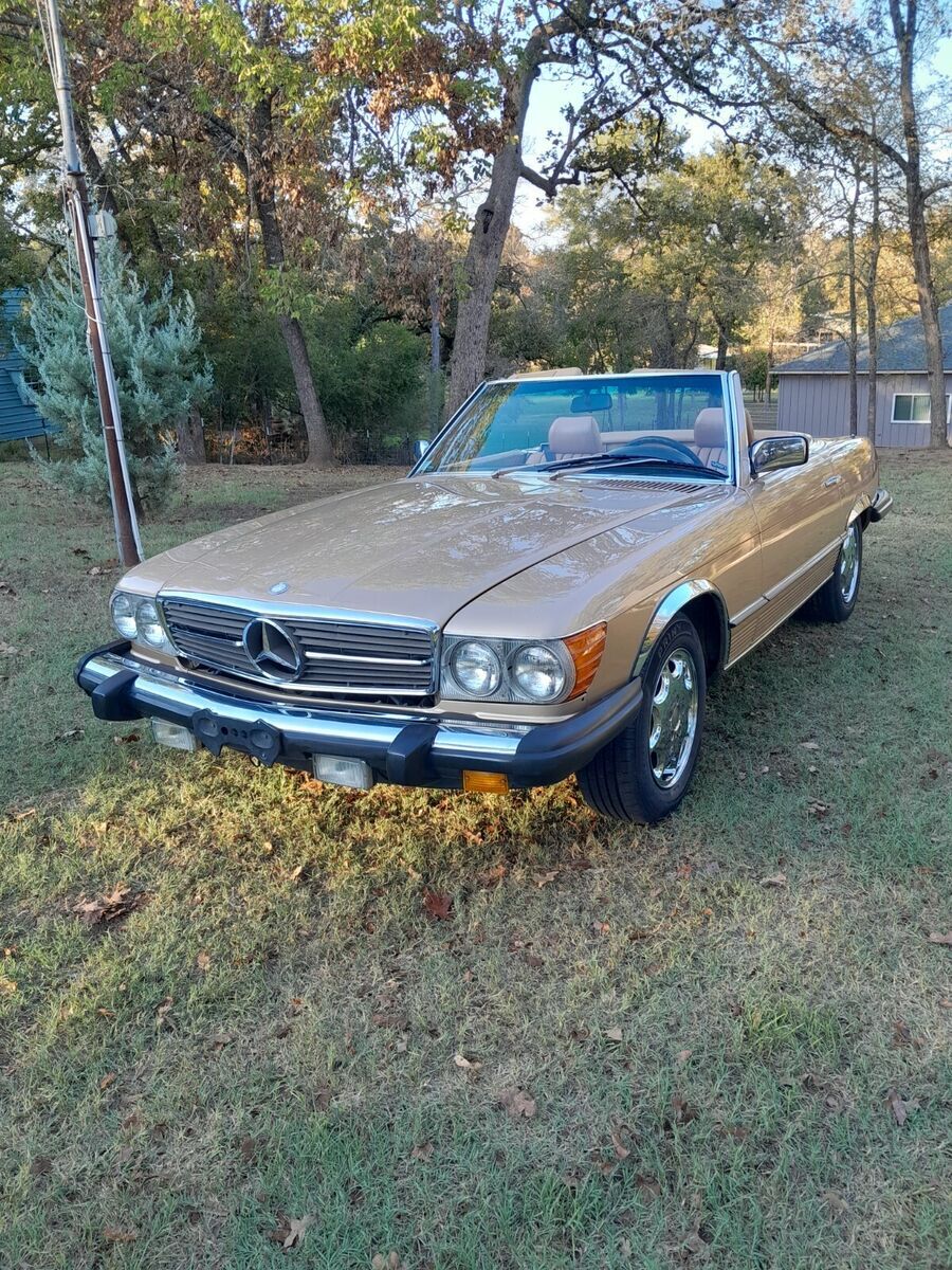 1985 Mercedes-Benz SL-Class 2 Tops w/Chrome wheels and wheel opening mouldings