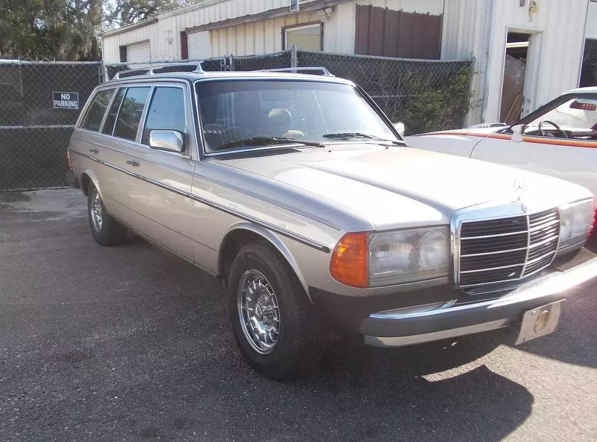 1985 Mercedes-Benz 300-Series