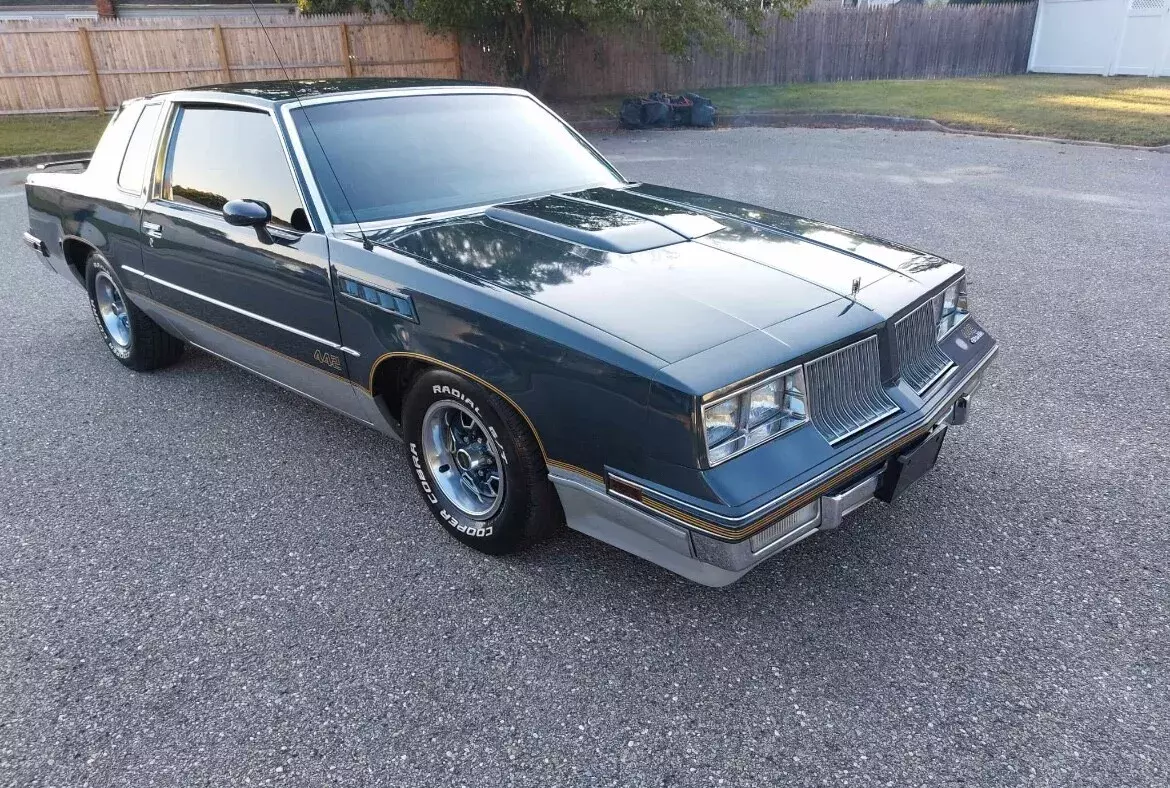 1985 Oldsmobile Cutlass Hurst / Olds