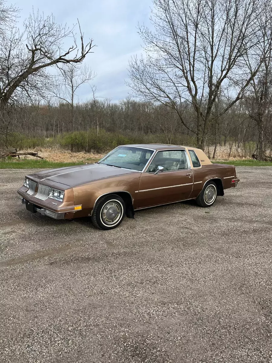 1985 Oldsmobile Cutlass Supreme *LOW MILES* *GREAT RESTORATION PROJECT*