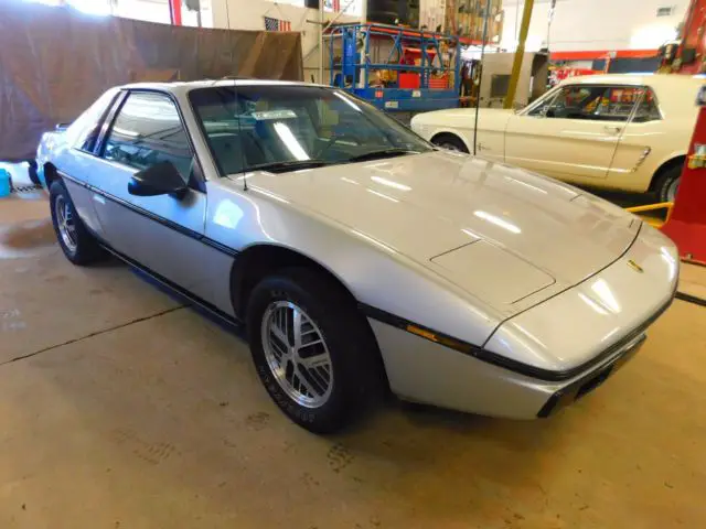 1985 Pontiac Fiero 2M6