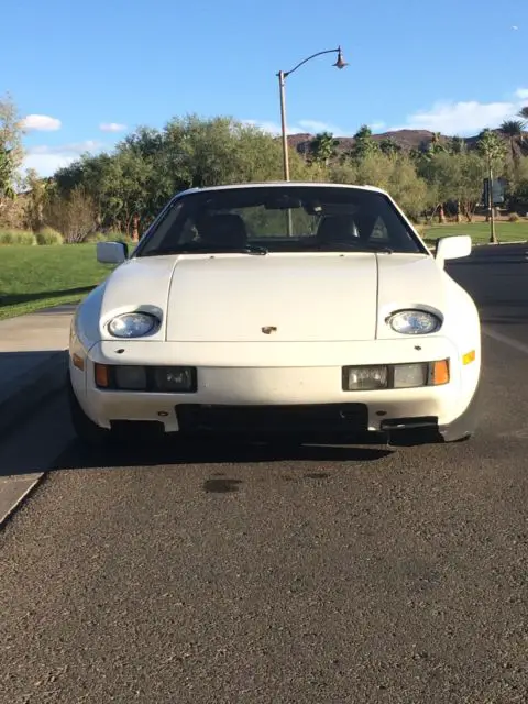 1985 Porsche 928 Black