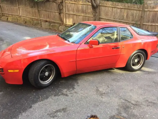 1985 Porsche 944 2dr