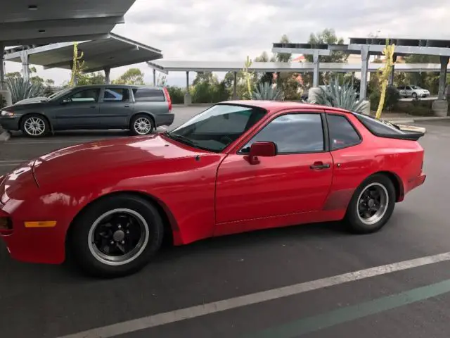 1985 Porsche 944 2-door