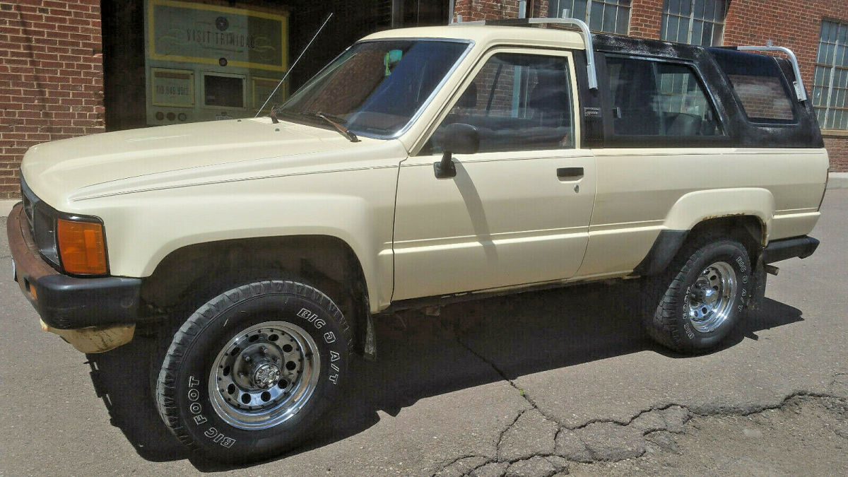 1985 Toyota 4Runner 22R-E, 4x4, Solid Front Axle