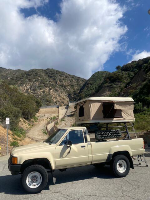 1985 Toyota Pickup 4x4 standart cab long bed Deluxe