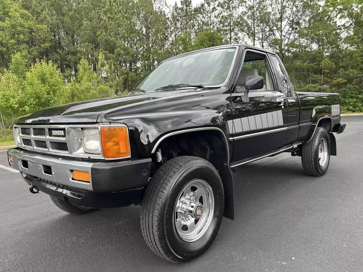 1985 Toyota Pickup XTRACAB RN66 SR5