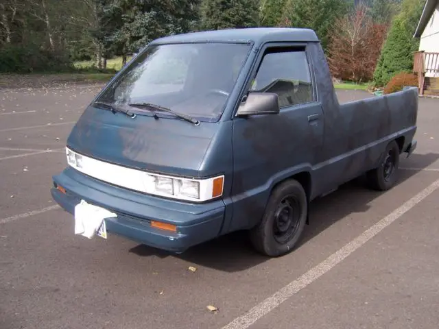 1985 Toyota Chopped Toyota van made into P/U