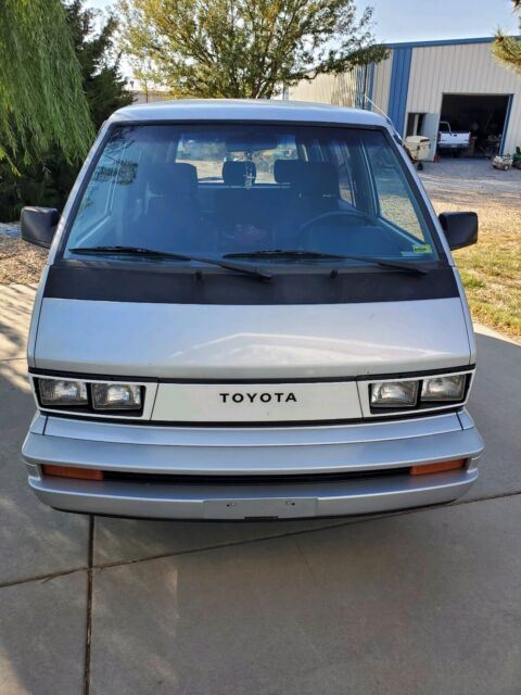 1985 Toyota Van Wagon LE