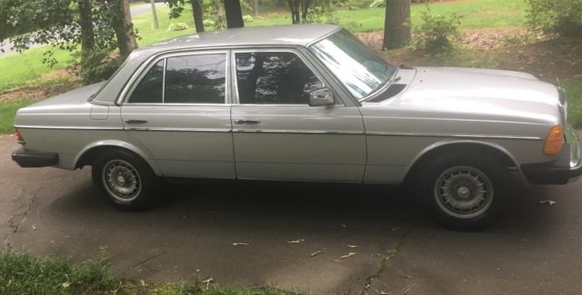 1985 Mercedes-Benz 300-Series