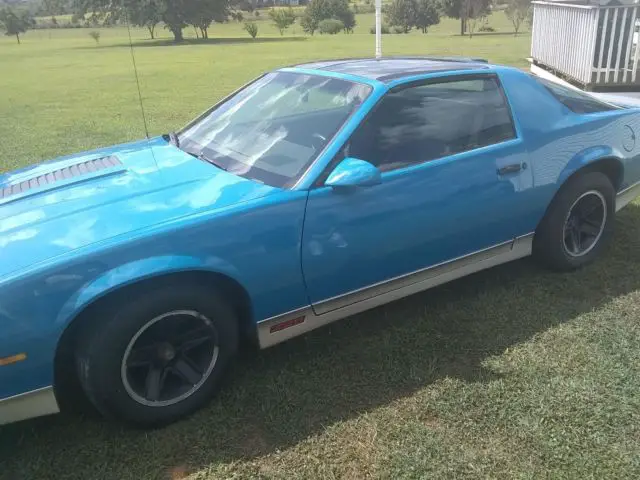 1986 Chevrolet Camaro Z28-, dark blue cloth