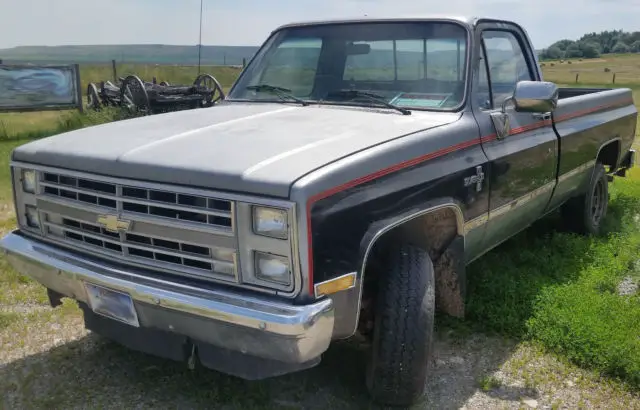 1986 Chevrolet Silverado 1500 C-10 5.7L standard cab pickup NO RESERV