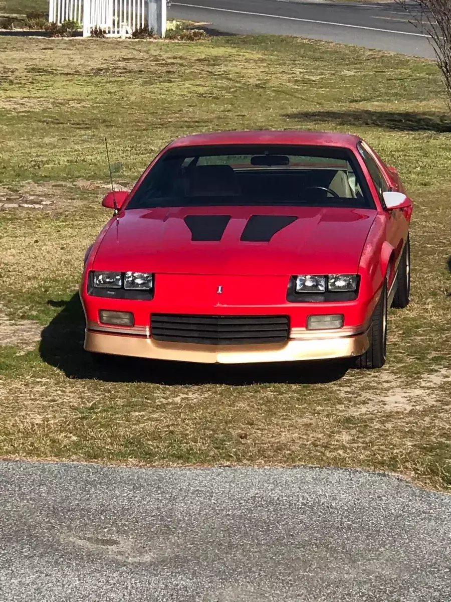 1986 Chevrolet Camaro Red/Gold