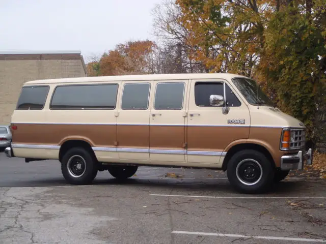 Chevrolet van dodge Ram van