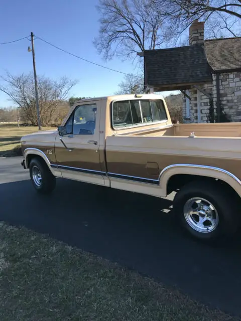 1986 Ford F-150 XLT Lariat Standard Cab Pickup 2-Door