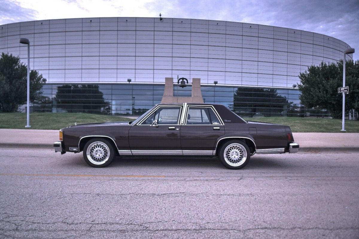 1986 Ford LTD CROWN VICTORIA