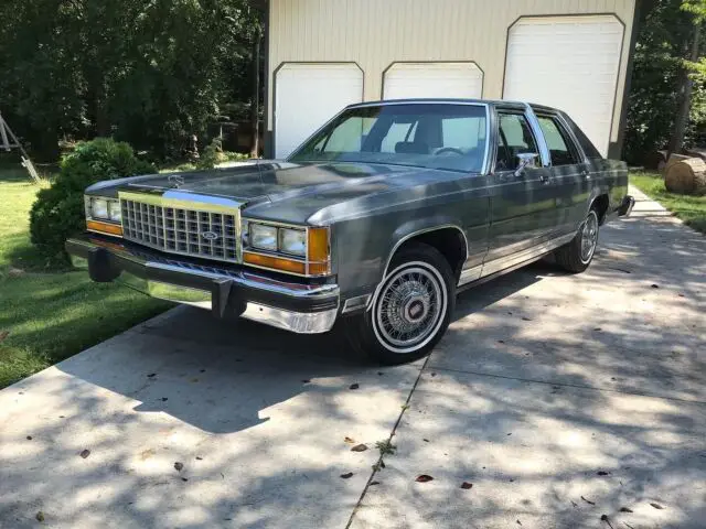 1986 Ford LTD CROWN VICTORIA