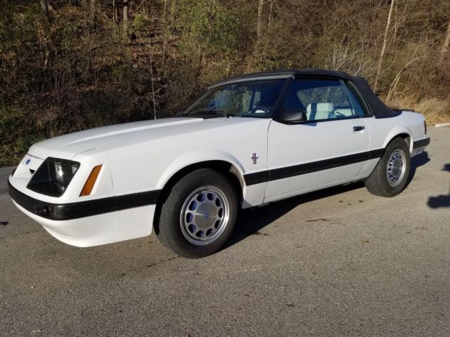 1986 Ford Mustang Black