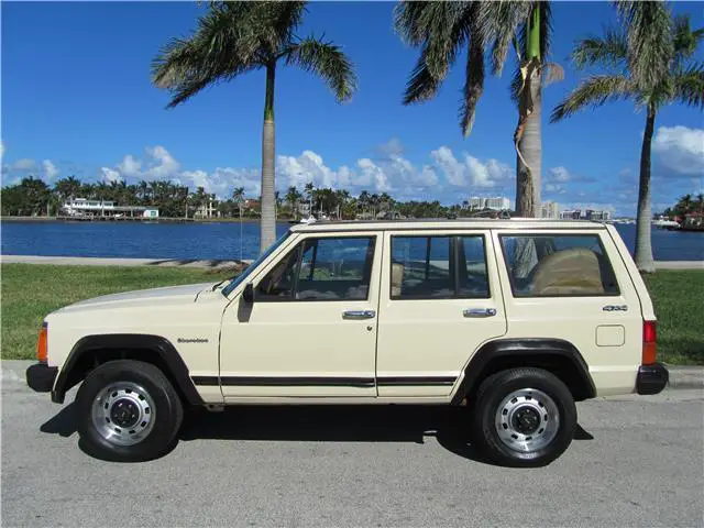 1986 Jeep Cherokee WAGONEER COMANCHE PIONEER 55K MILES CLEAN CARFAX!