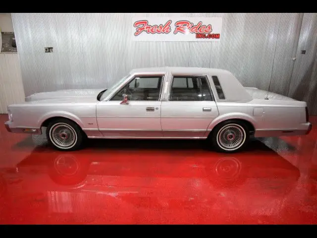 1986 Lincoln Town Car Base Sedan 4-Door