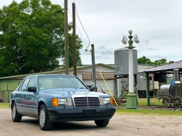 1986 Mercedes-Benz 300-Series 300E  Classic