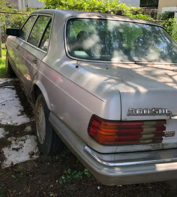 1986 Mercedes-Benz 300-Series