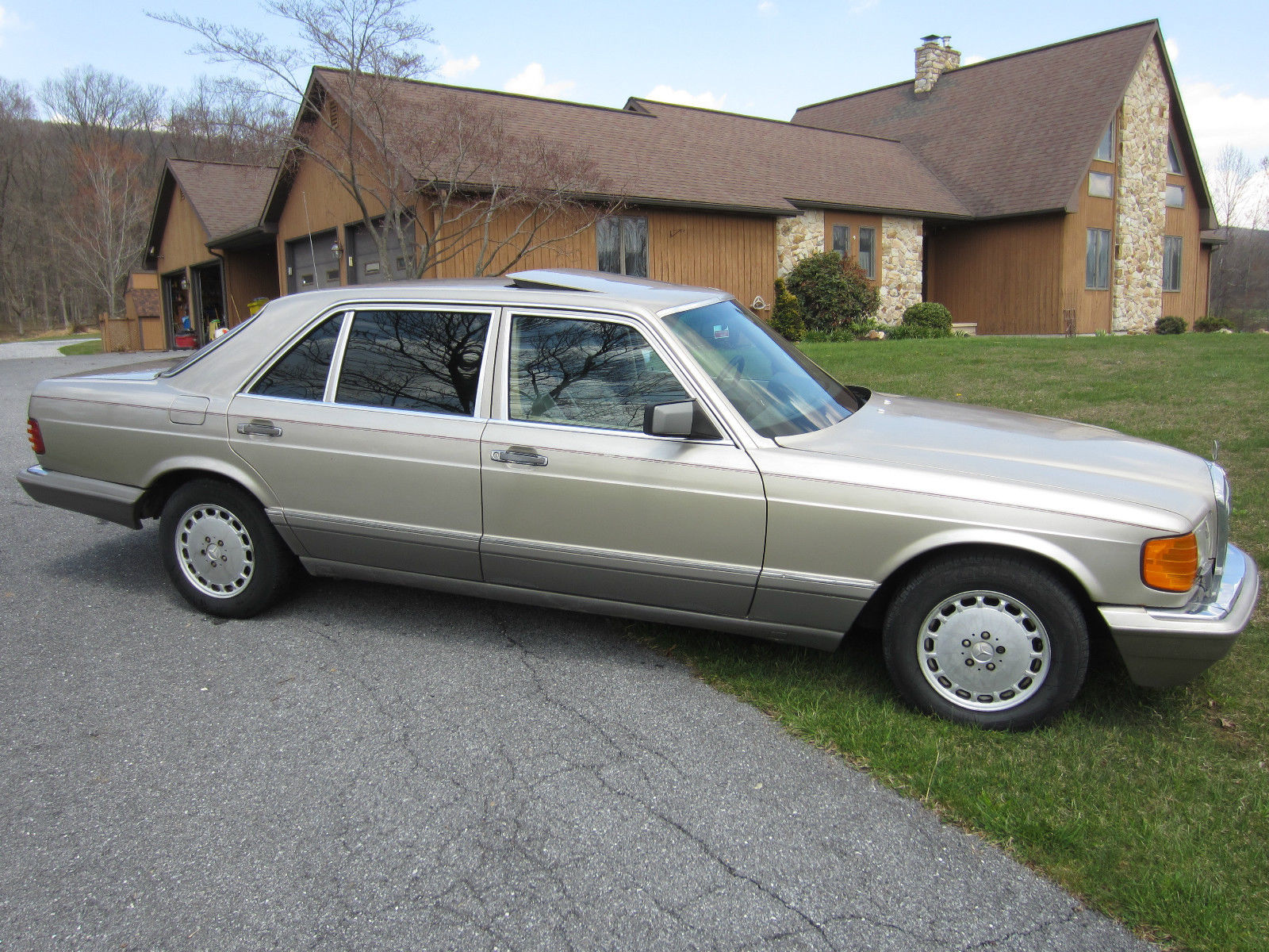 1986 Mercedes-Benz 300-Series