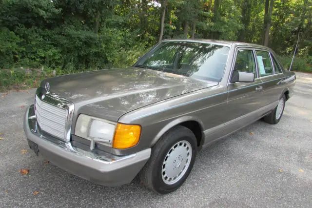 1986 Mercedes-Benz 400-Series