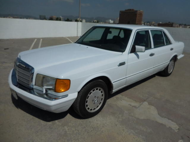 1986 Mercedes-Benz 400-Series 4dr Sedan 42