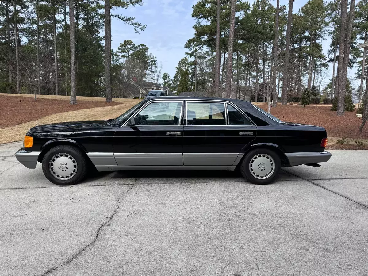 1986 Mercedes-Benz 400-Series