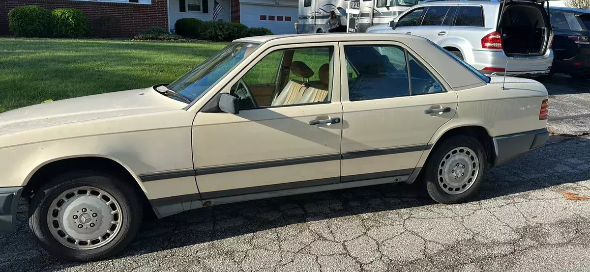 1986 Mercedes-Benz E-Class