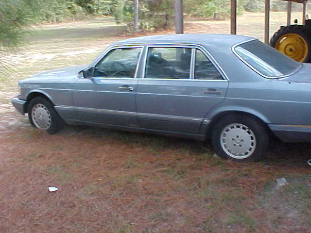 1986 Mercedes-Benz 300-Series blue