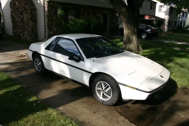 1986 Pontiac Fiero 2M4