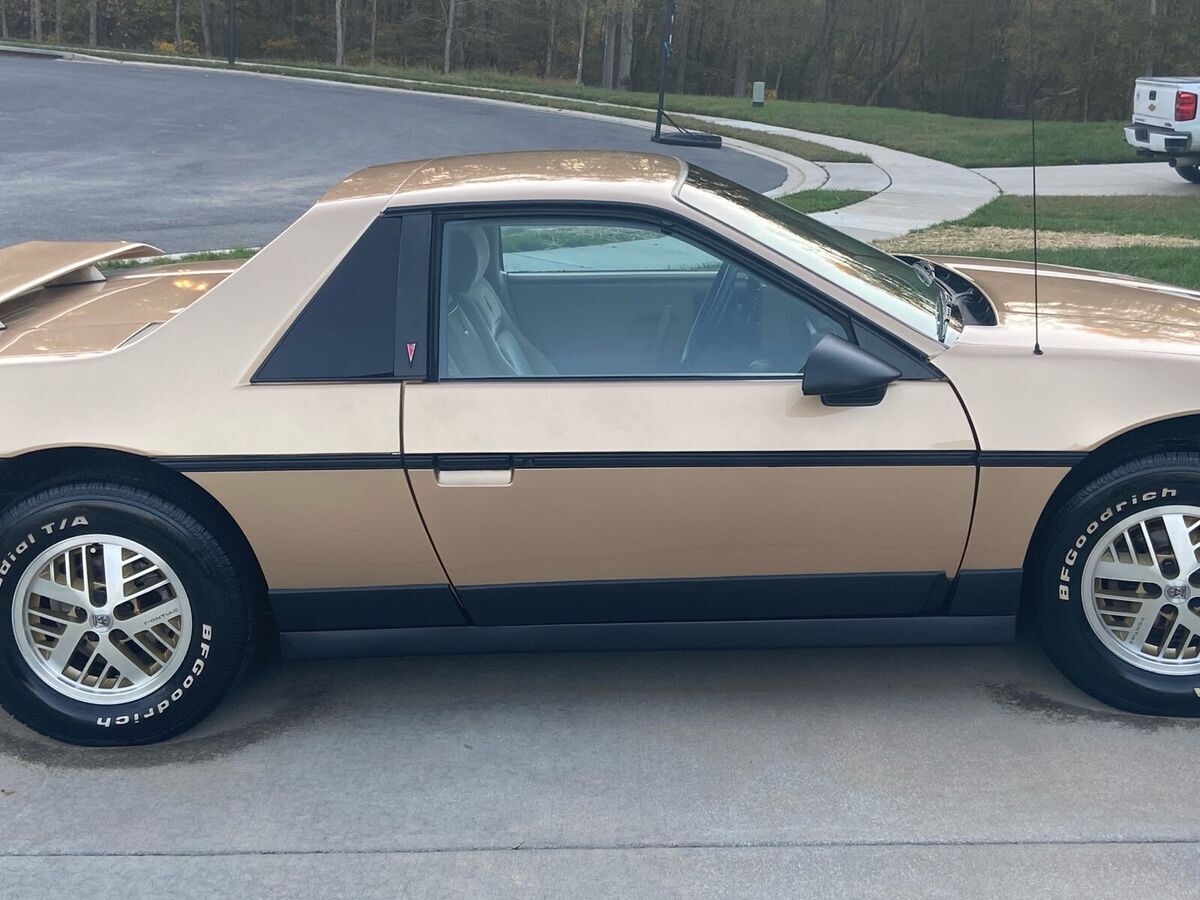 1986 Pontiac Fiero SE