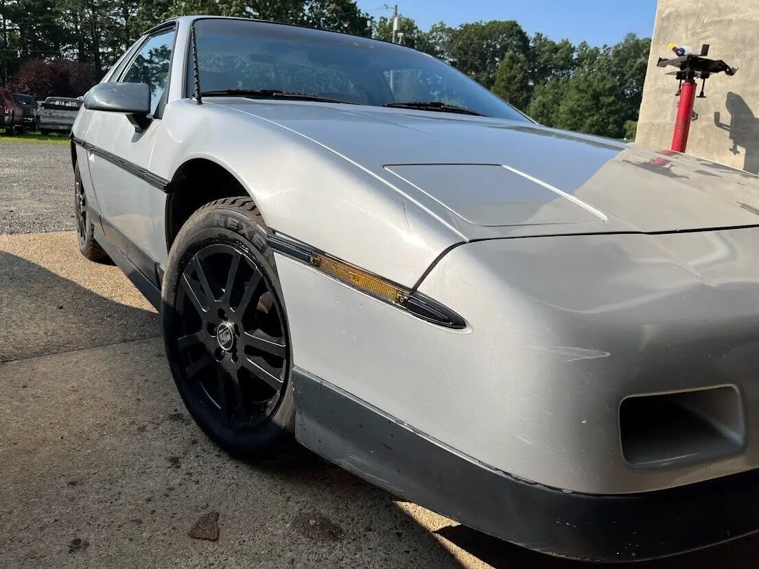 1986 Pontiac Fiero SE