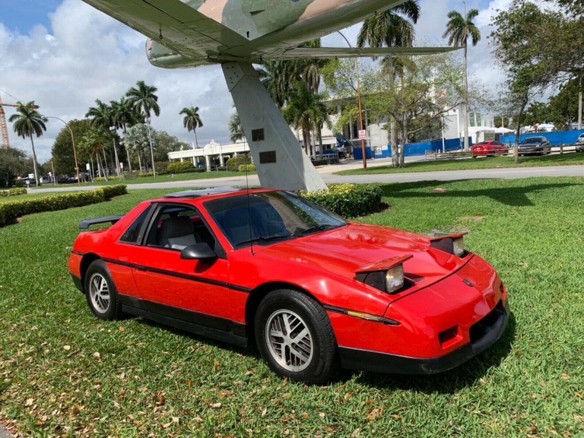 1986 Pontiac Fiero SE