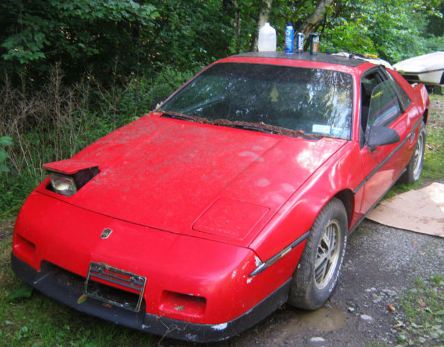 1986 Pontiac Fiero sport coupe