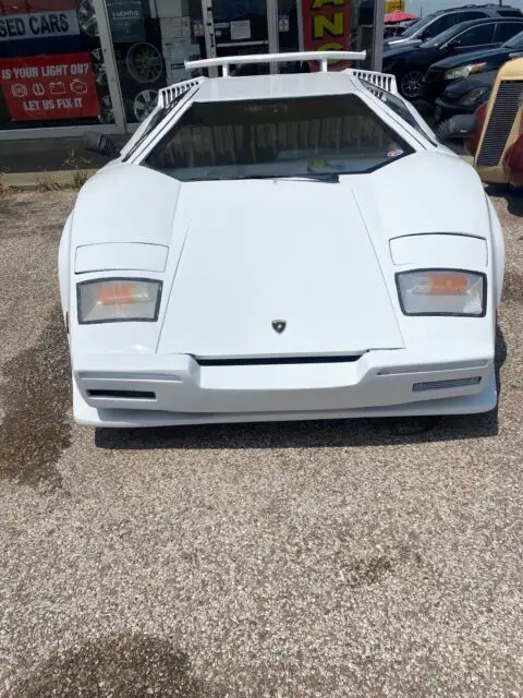 1986 Pontiac Fiero replica