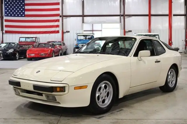 1986 Porsche 944 --