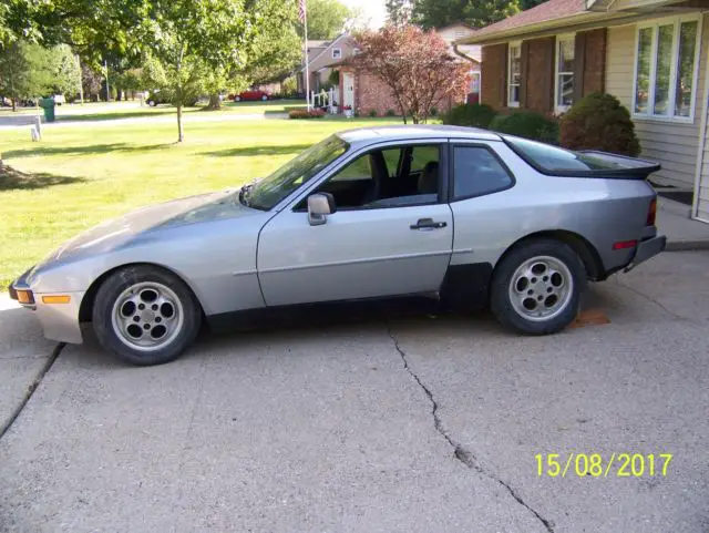 1986 Porsche 944 2 DOOR COUPE