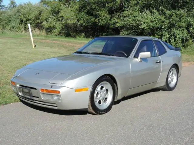 1986 Porsche 944 Turbo 2dr Hatchback