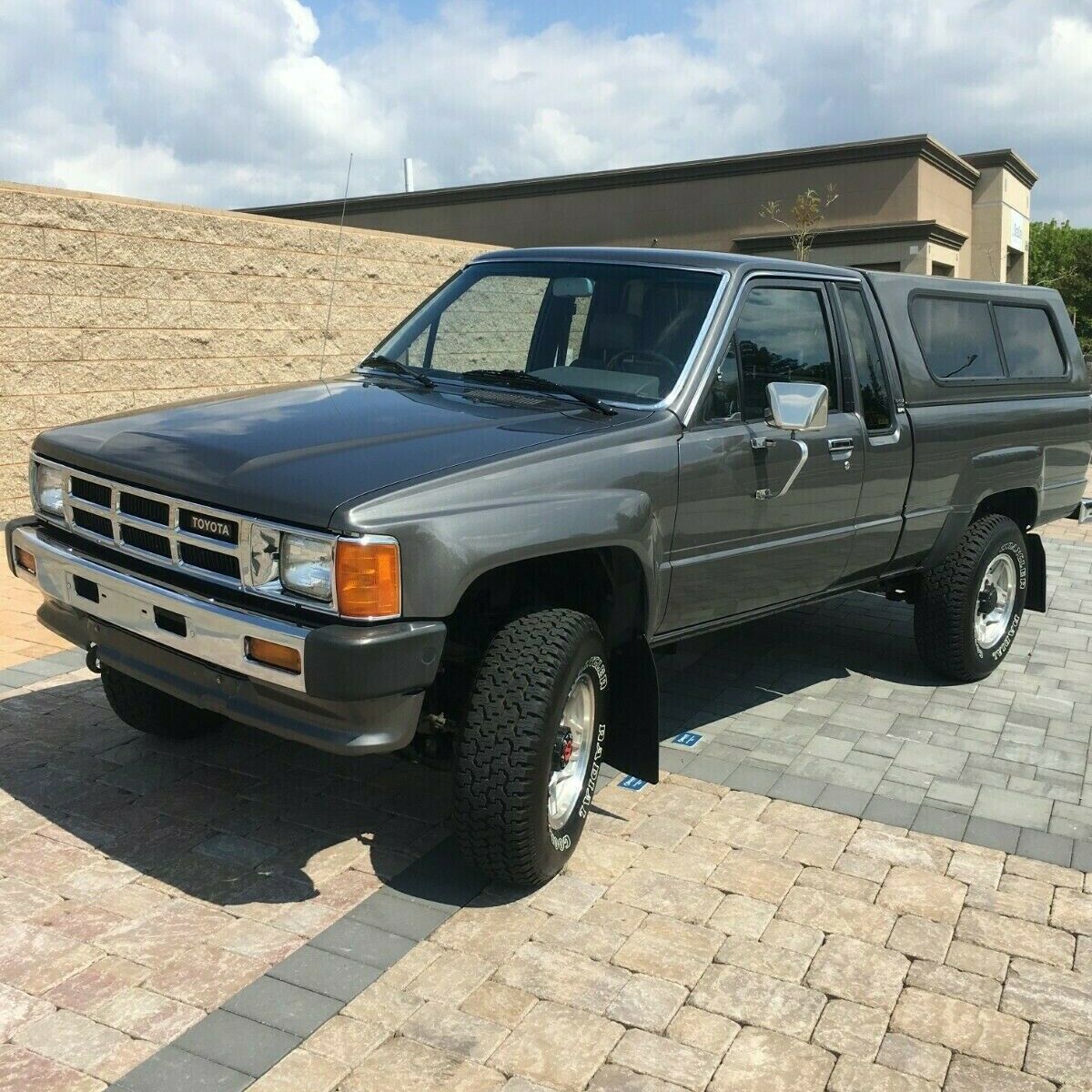 1986 Toyota Pickup XTRACAB RN67 DLX