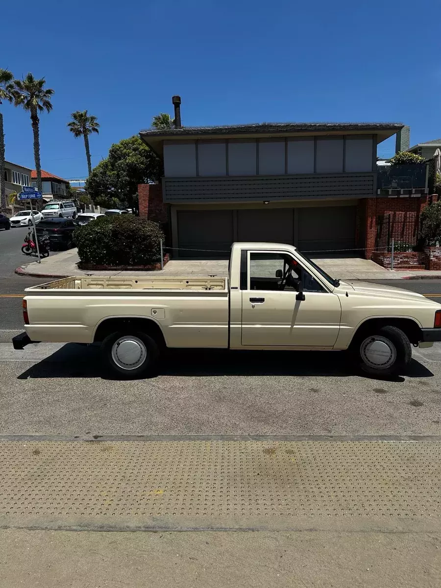 1986 Toyota Pickup 1/2 TON RN55