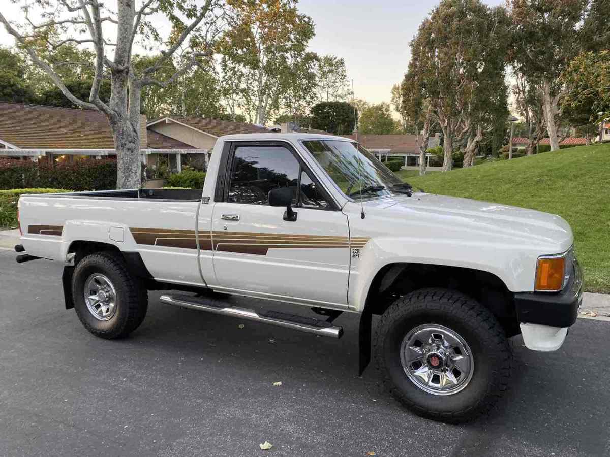 1986 Toyota Pickup RN64 SR5