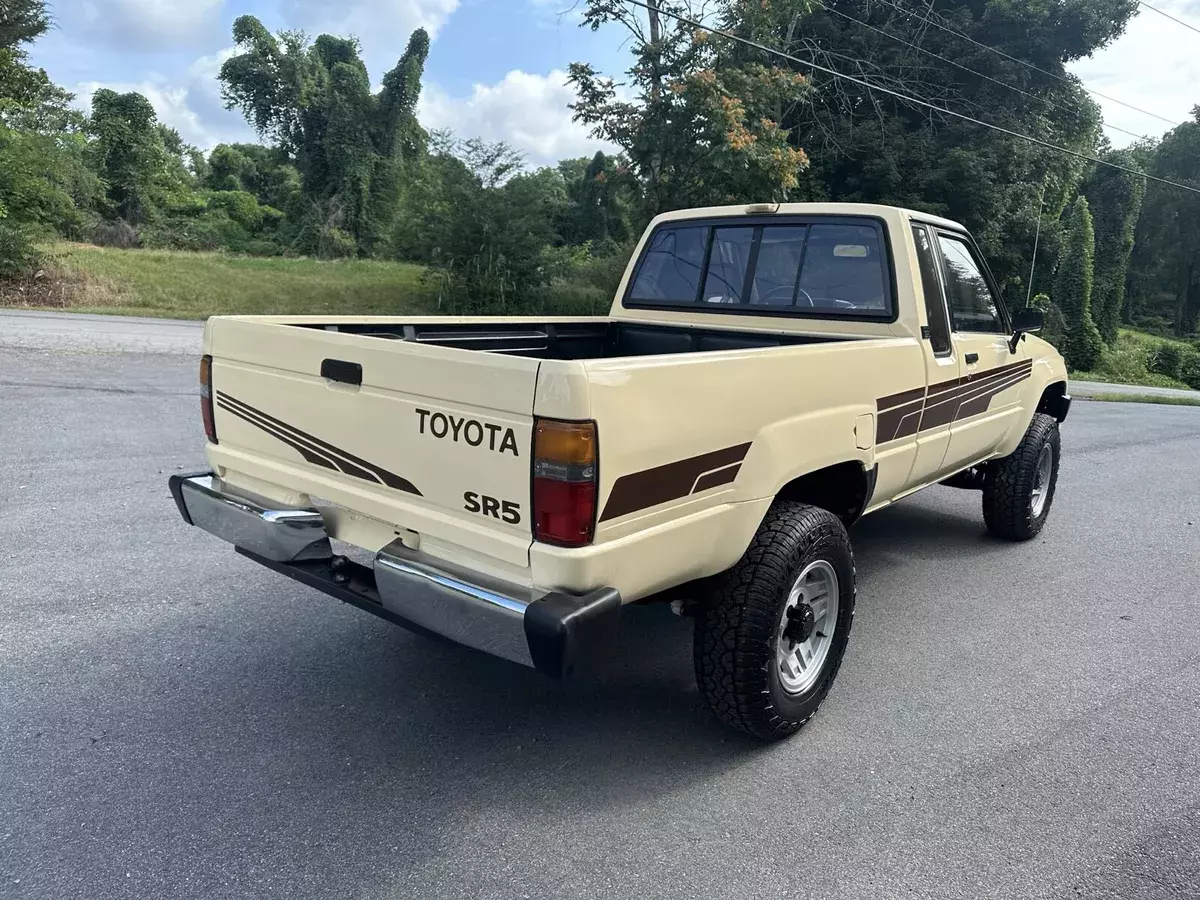 1986 Toyota Pickup XTRACAB DLX