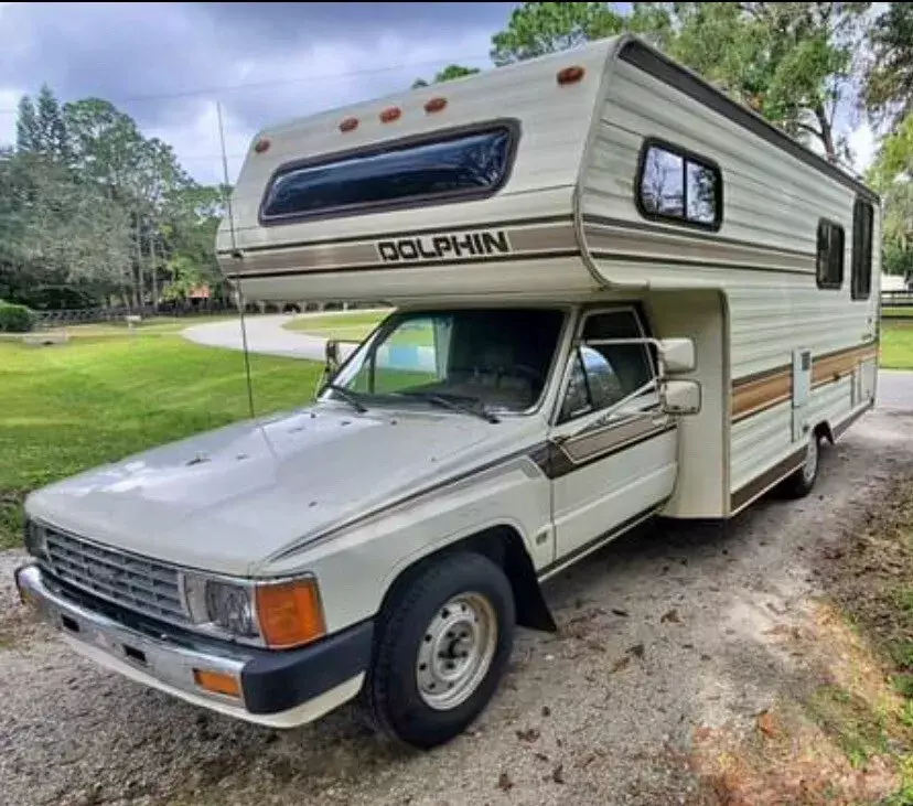 1986 Toyota Pickup CAB CHASSIS RN55