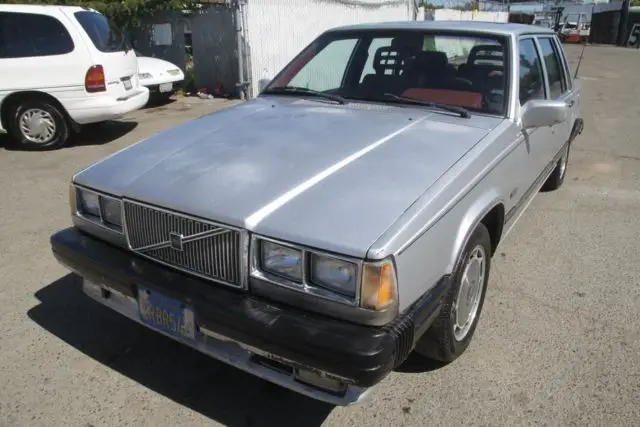 1986 Volvo 760 GLE Sedan 4-Door