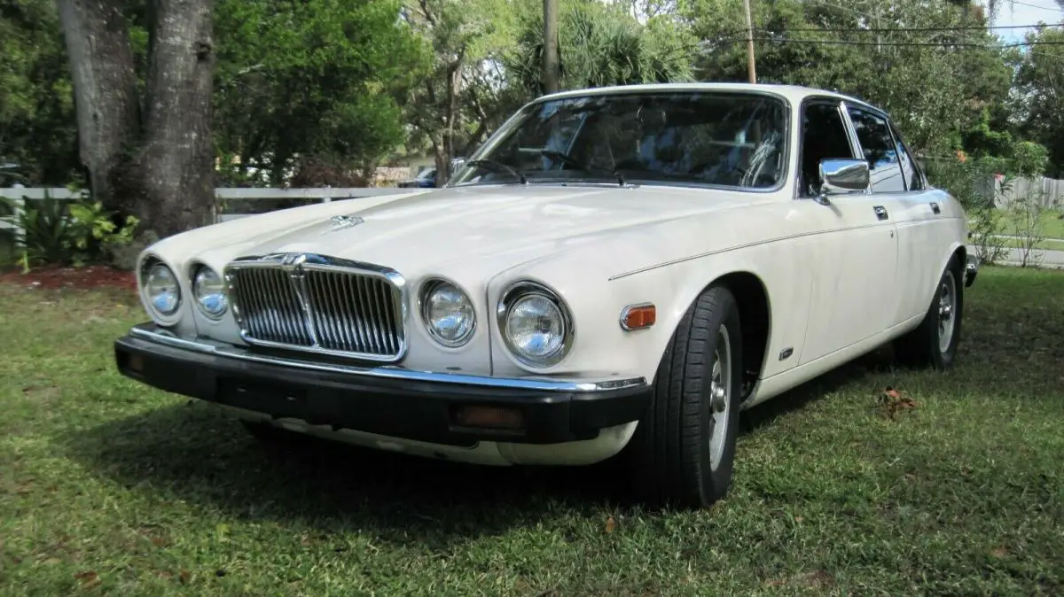 1986 Jaguar XJ6 Base