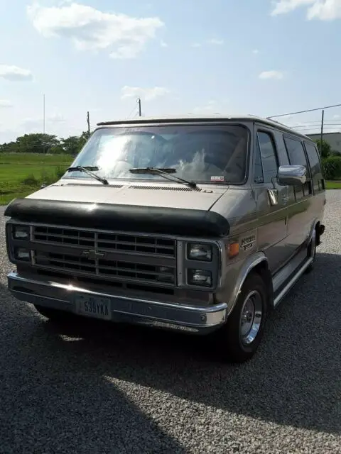 1987 Chevrolet G20 Van Champagne